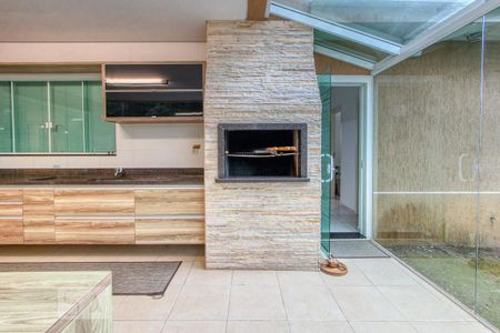 Casa de condomínio à venda com 400m², 4 quartos e 6 vagasChurrasqueira