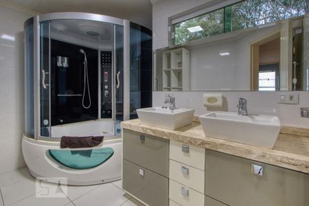 Casa de condomínio à venda com 400m², 4 quartos e 6 vagasBanheiro da Suíte 4