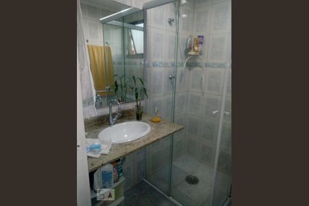 Banheiro de apartamento à venda com 2 quartos, 62m² em Vila Scarpelli, Santo André