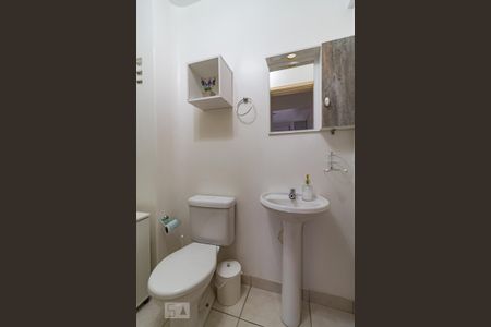 Banheiro de kitnet/studio para alugar com 1 quarto, 42m² em Cidade Baixa, Porto Alegre