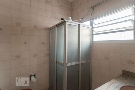 Banheiro 1 de casa para alugar com 2 quartos, 90m² em Vila Bertioga, São Paulo