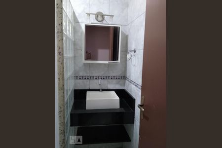 Casa à venda com 176m², 3 quartos e sem vaga Casa à venda com 176m², 3 quartos e sem vagaBanheiro 2