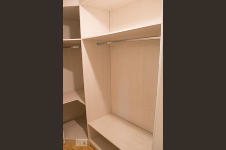 Apartamento para alugar com 152m², 3 quartos e 4 vagas Apartamento para alugar com 152m², 3 quartos e 4 vagasSuíte 3 - Closet
