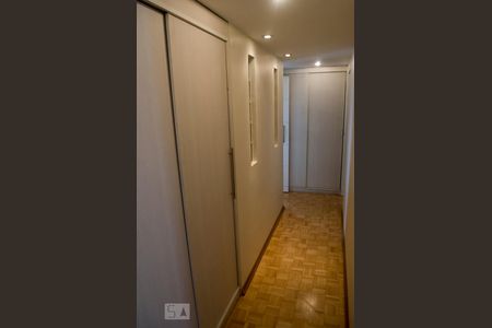 Apartamento para alugar com 152m², 3 quartos e 4 vagas Apartamento para alugar com 152m², 3 quartos e 4 vagasCorredor