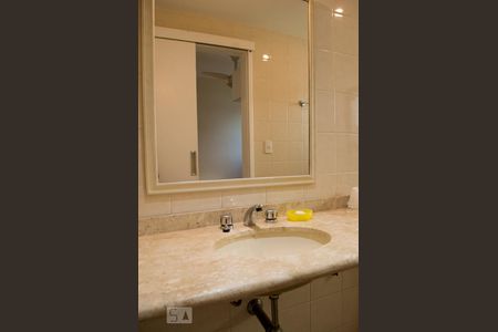 Apartamento para alugar com 152m², 3 quartos e 4 vagas Apartamento para alugar com 152m², 3 quartos e 4 vagasBanheiro da Suíte 2