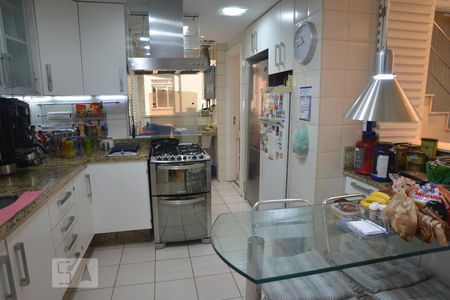Apartamento à venda com 170m², 4 quartos e 2 vagasCozinha