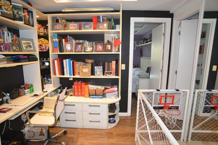 Apartamento à venda com 170m², 4 quartos e 2 vagasQuarto 1