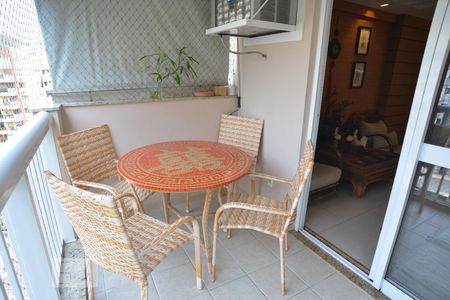 Apartamento à venda com 170m², 4 quartos e 2 vagasVaranda