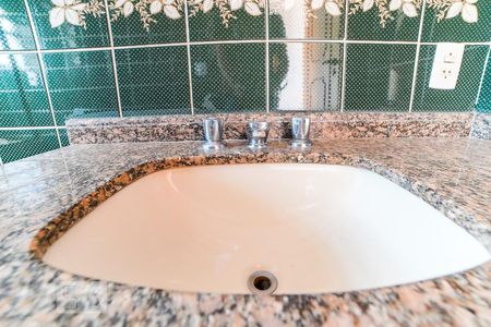 Casa à venda com 300m², 3 quartos e sem vagaBanheiro da Suíte 1