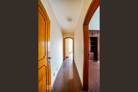 Corredor Quartos de casa à venda com 3 quartos, 300m² em Vila Maria Alta, São Paulo