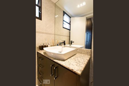 Apartamento para alugar com 180m², 3 quartos e 4 vagasBanheiro da Suíte 2