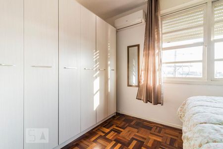 Dormitório de apartamento à venda com 2 quartos, 55m² em Cristal, Porto Alegre