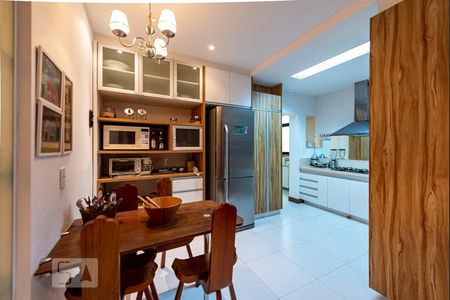 Apartamento à venda com 198m², 3 quartos e 3 vagasCozinha