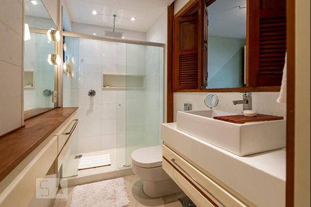 Apartamento à venda com 198m², 3 quartos e 3 vagasBanheiro da Suíte 1