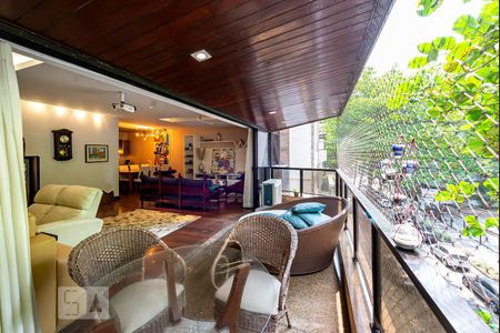 Apartamento à venda com 198m², 3 quartos e 3 vagasVaranda da Sala