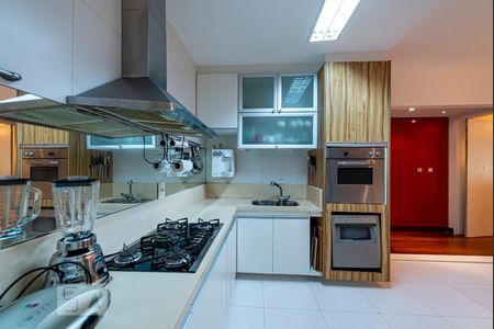 Apartamento à venda com 198m², 3 quartos e 3 vagasCozinha