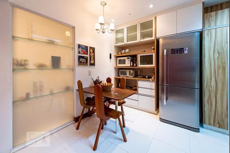 Apartamento à venda com 198m², 3 quartos e 3 vagasCozinha