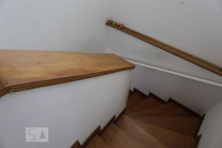 Casa para alugar com 416m², 3 quartos e 2 vagasEscadas