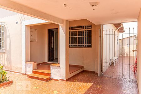 Casa para alugar com 200m², 2 quartos e 1 vagaQuintal da frente