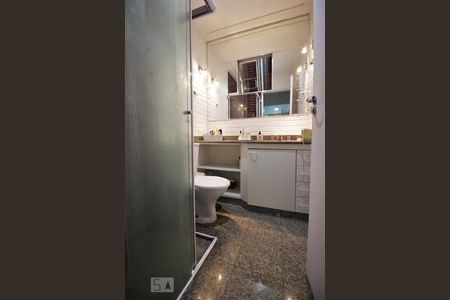 Apartamento à venda com 107m², 3 quartos e 2 vagasBanheiro da suíte