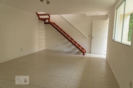 Sala de casa de condomínio para alugar com 3 quartos, 100m² em Vargem Grande, Rio de Janeiro