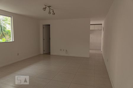 Sala de casa de condomínio para alugar com 3 quartos, 100m² em Vargem Grande, Rio de Janeiro