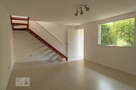 Sala de casa de condomínio para alugar com 3 quartos, 100m² em Vargem Grande, Rio de Janeiro