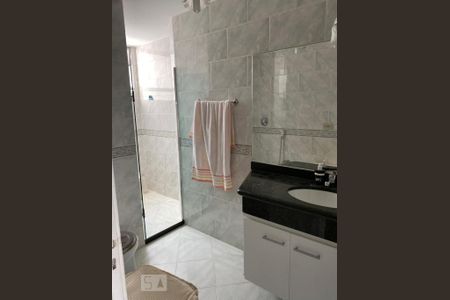 Banheiro de apartamento para alugar com 2 quartos, 73m² em Santa Rosa, Niterói