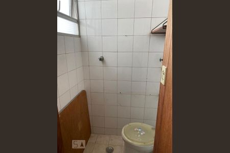 Banheiro de Serviço de apartamento para alugar com 2 quartos, 73m² em Santa Rosa, Niterói
