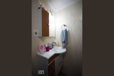 Casa à venda com 120m², 4 quartos e 2 vagas Casa à venda com 120m², 4 quartos e 2 vagasBanheiro 2