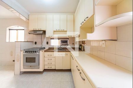 Casa para alugar com 180m², 3 quartos e 2 vagas Casa para alugar com 180m², 3 quartos e 2 vagasCozinha