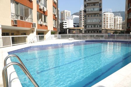 Apartamento para alugar com 70m², 2 quartos e 1 vagaÁrea comum - Piscina
