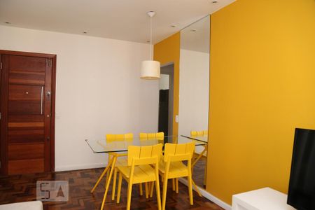 Apartamento para alugar com 70m², 2 quartos e 1 vagaSala