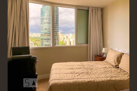 Suíte de apartamento à venda com 3 quartos, 180m² em Jardim Paulistano, São Paulo