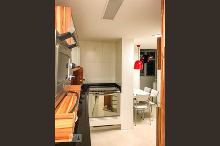 Apartamento à venda com 180m², 3 quartos e 2 vagasCozinha