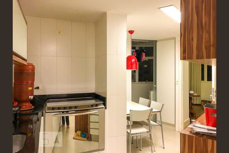 Apartamento à venda com 180m², 3 quartos e 2 vagasCozinha