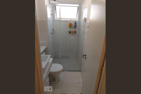 Banheiro de apartamento para alugar com 2 quartos, 48m² em Vila Satúrnia, Campinas