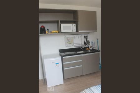 Cozinha de kitnet/studio para alugar com 1 quarto, 18m² em Prado Velho, Curitiba