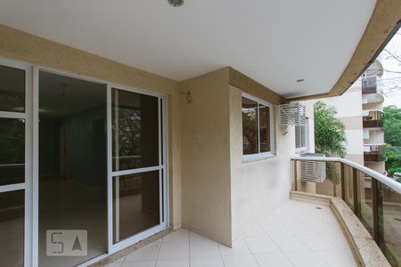 Apartamento à venda com 94m², 3 quartos e 1 vaga Apartamento à venda com 94m², 3 quartos e 1 vagaVaranda Sala