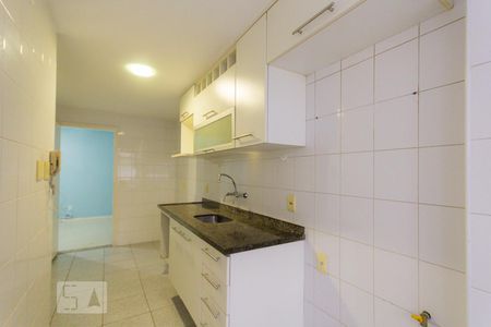 Apartamento à venda com 94m², 3 quartos e 1 vaga Apartamento à venda com 94m², 3 quartos e 1 vagaCozinha e Área de Serviço