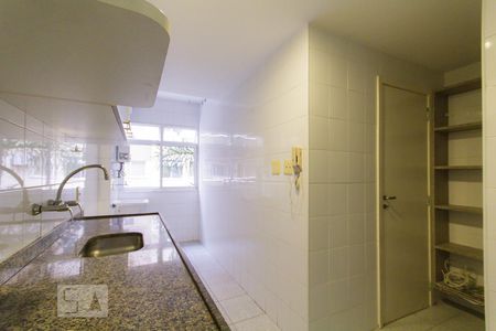 Apartamento à venda com 94m², 3 quartos e 1 vaga Apartamento à venda com 94m², 3 quartos e 1 vagaCozinha e Área de Serviço