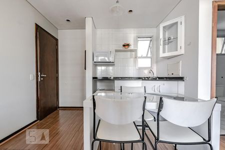 Cozinha de apartamento para alugar com 1 quarto, 42m² em Centro, Curitiba