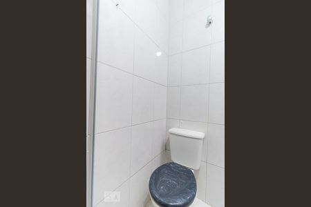 Banheiro de casa de condomínio para alugar com 2 quartos, 65m² em Parada Xv de Novembro, São Paulo