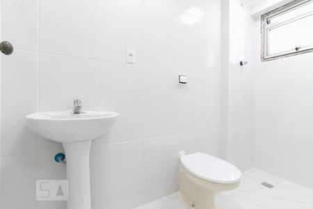 Banheiro do Quarto 1 de apartamento para alugar com 1 quarto, 50m² em Parque Imperial, São Paulo