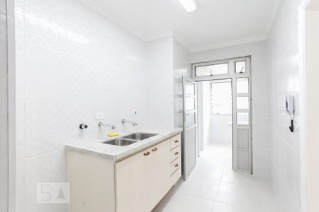Cozinha de apartamento para alugar com 1 quarto, 50m² em Parque Imperial, São Paulo