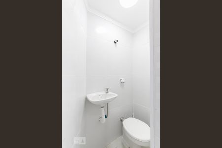 Banheiro de Serviço de apartamento para alugar com 1 quarto, 50m² em Parque Imperial, São Paulo