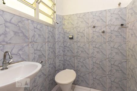 Banheiro  de casa para alugar com 1 quarto, 50m² em Vila Ré, São Paulo