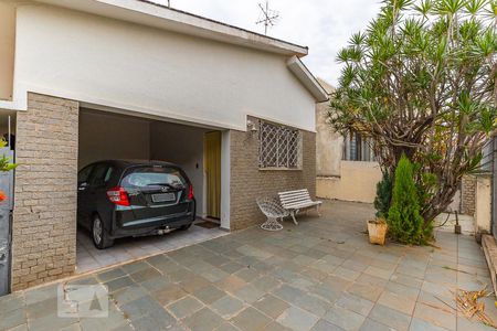 Casa à venda com 100m², 2 quartos e 2 vagasFachada interna e vaga de garagem
