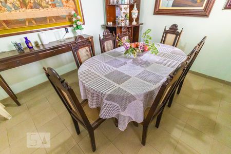 Casa à venda com 100m², 2 quartos e 2 vagasSala de jantar - Mesa e cadeiras