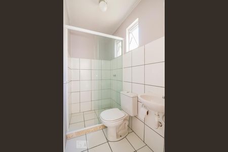 Banheiro de apartamento para alugar com 2 quartos, 54m² em Vila Nova, Porto Alegre